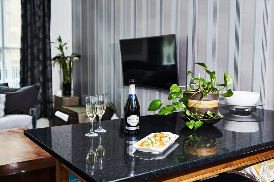 Bar Stools Lounge: Sip Prosecco while enjoying this stylish open-plan entertainment hub!