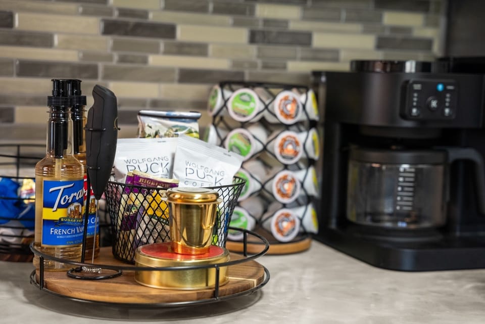 Caffeine lovers rejoice! Choose your brew—pods, drip, or tea! Kettle available!