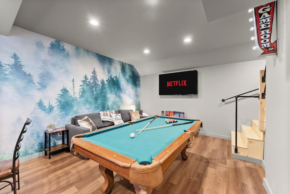 Late-night tournaments start here with a mountain mural backdrop & 65" Roku TV.