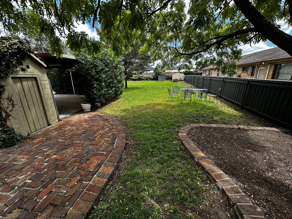 Beautiful Private shaded backyard
