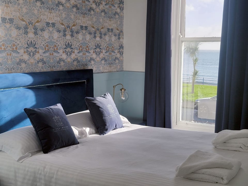 Double Room, Sea View | Iron/ironing board, free WiFi