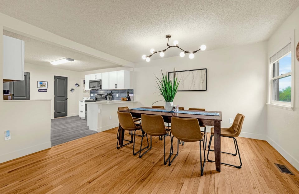 With seating for 8, you'll always have enough space for the whole gang.