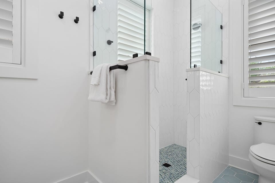 Ensuite bathroom for the second queen bedroom