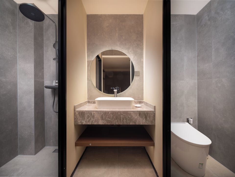 Signature Triple Room | Bathroom | Shower, hair dryer, bathrobes, towels