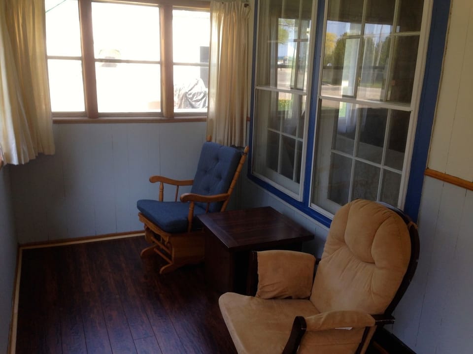 Cottage, 3 Bedrooms | Living area | Flat-screen TV, fireplace, DVD player