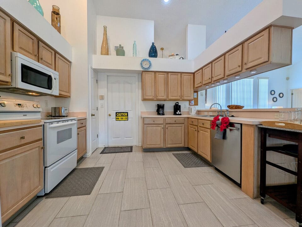 Spacious Concept Kitchen/Dining  & Living for family quality time!