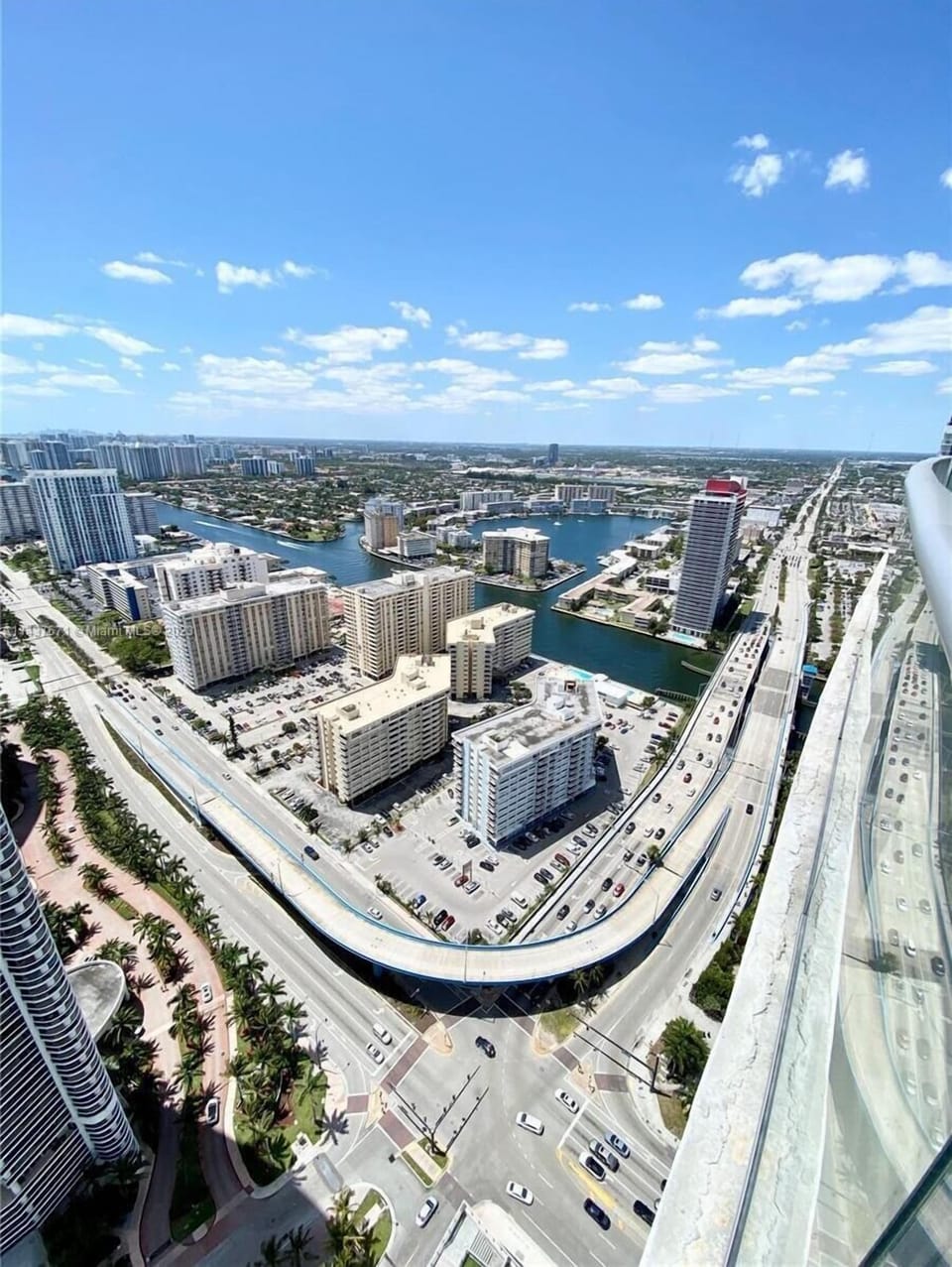 Elevate your senses. Sky-high vistas meet city rhythms.