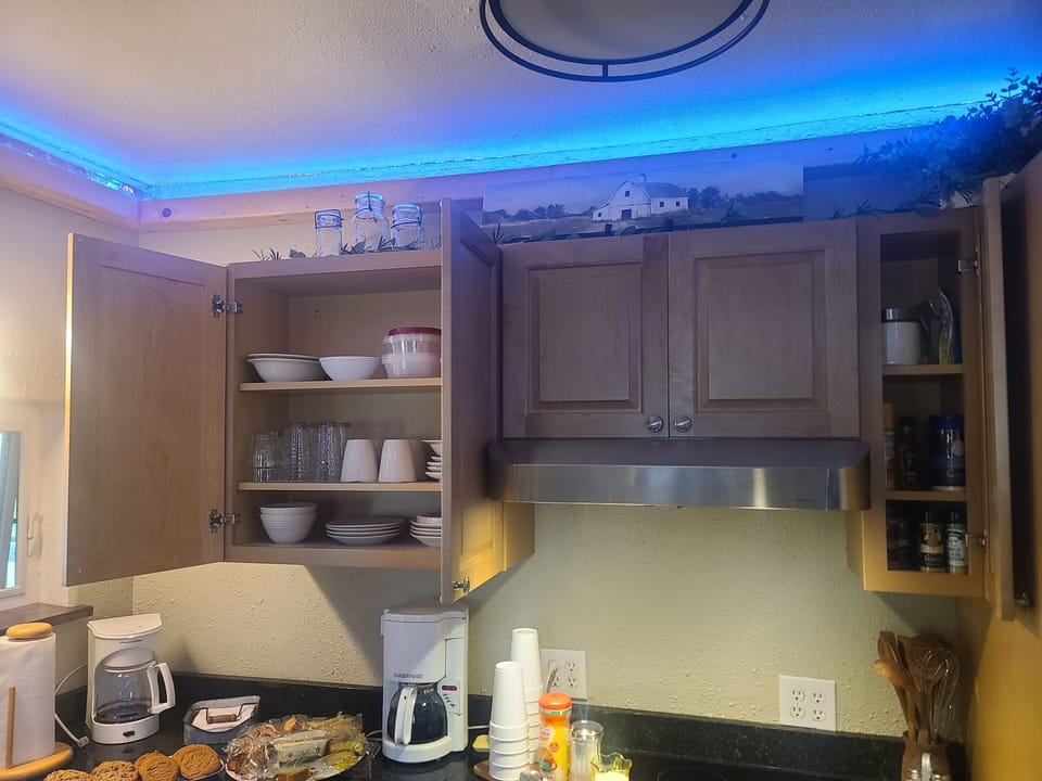 dishes and cookware 