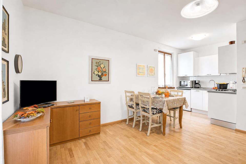 Family Apartment, 1 Bedroom, Balcony (Ardaro 1 - Riva del Garda Apartment) | Dining