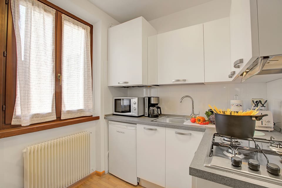 Family Apartment, Multiple Bedrooms (Ardaro 1) | Private kitchen | Fridge, microwave, oven, stovetop