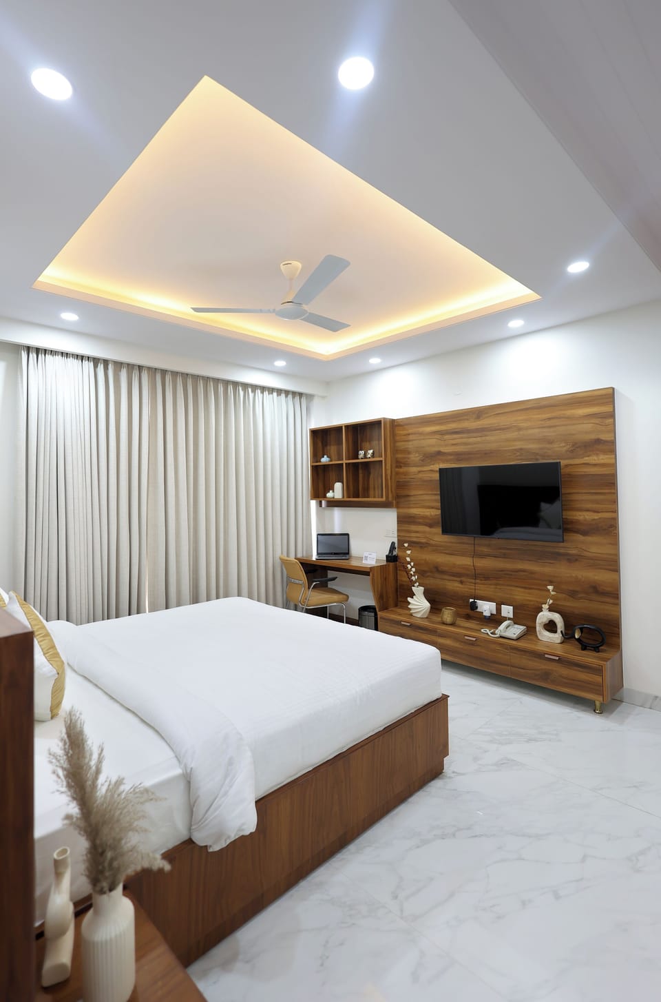 Suite, Balcony | 1 bedroom, Frette Italian sheets, premium bedding, pillowtop beds