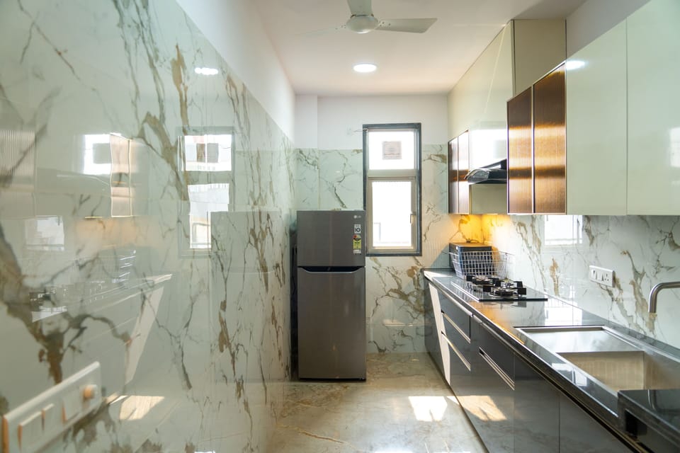Suite, Balcony | Private kitchen | Fridge, microwave, stovetop, highchair