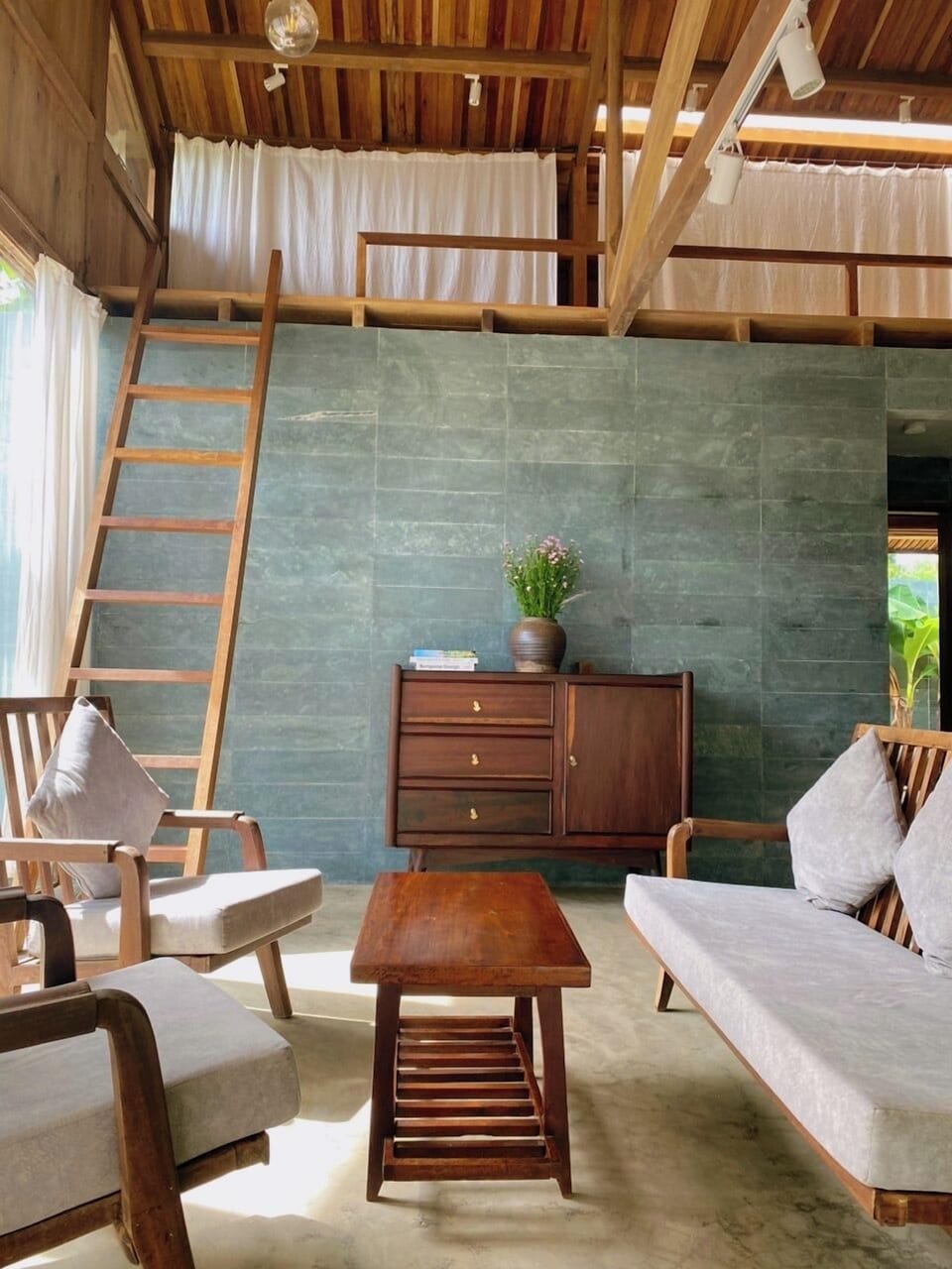 BUNGALOW HACHI LILY | Bathroom | Shower, designer toiletries, hair dryer, slippers