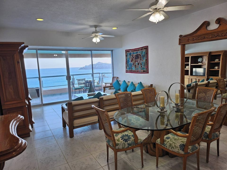 Villa, 2 Bedrooms, Accessible, Private Pool | Dining room