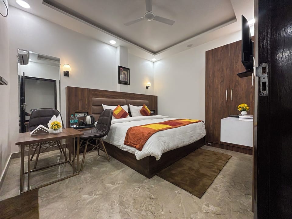 Superior Double Room | Egyptian cotton sheets, premium bedding, desk, laptop workspace