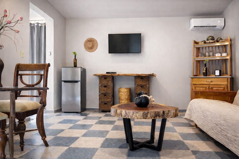 Minibar, in-room safe, laptop workspace, blackout drapes