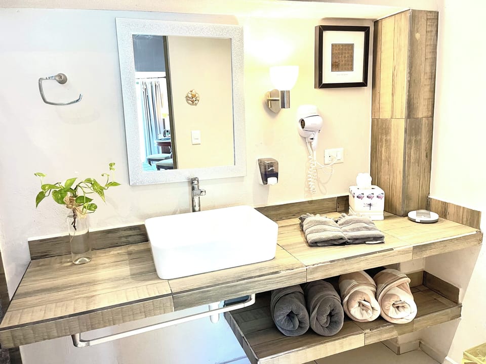 Deluxe Room, Multiple Beds, Non Smoking, Garden View | Bathroom | Shower, free toiletries, hair dryer, towels
