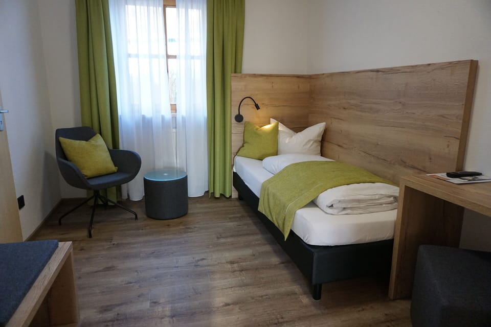 Comfort Single Room, Garden View | Desk, laptop workspace, free WiFi, bed sheets