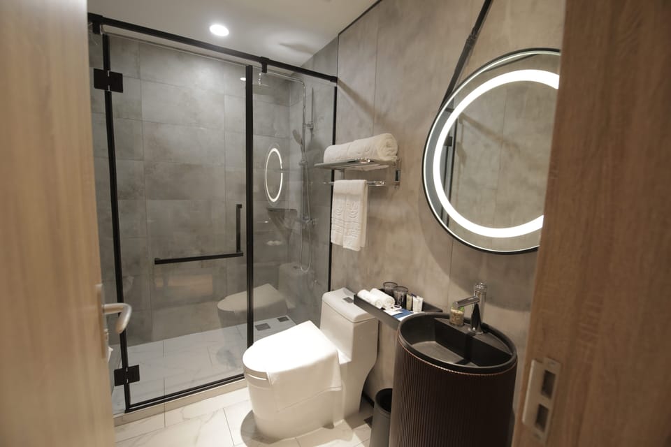 Superior Single Room | Bathroom | Shower, hair dryer, slippers, towels