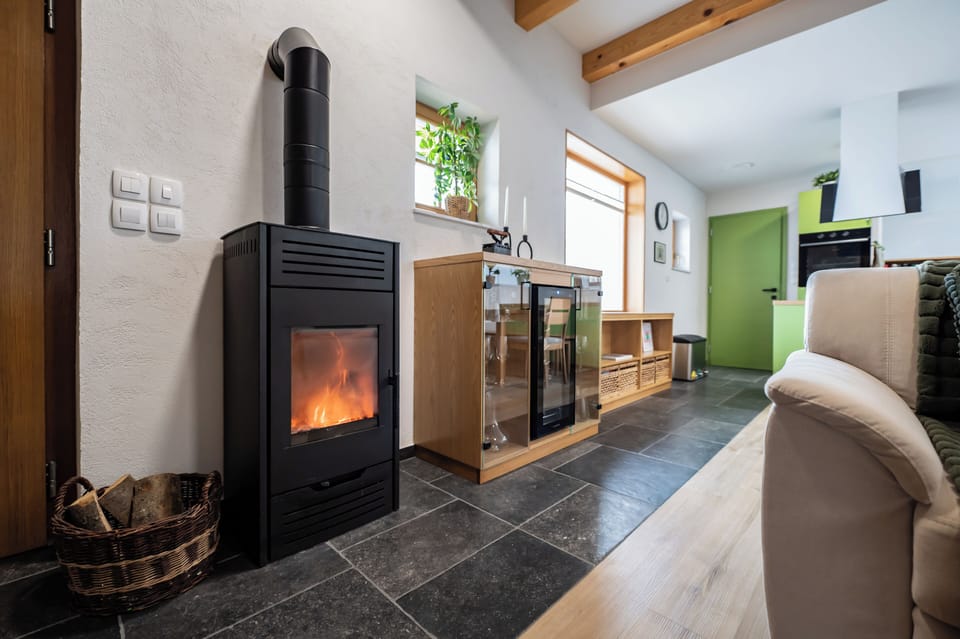 Comfort Apartment | Living room | Flat-screen TV, fireplace