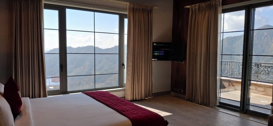 Deluxe Double Room, Balcony, Mountain View | Desk, blackout drapes, iron/ironing board, free WiFi