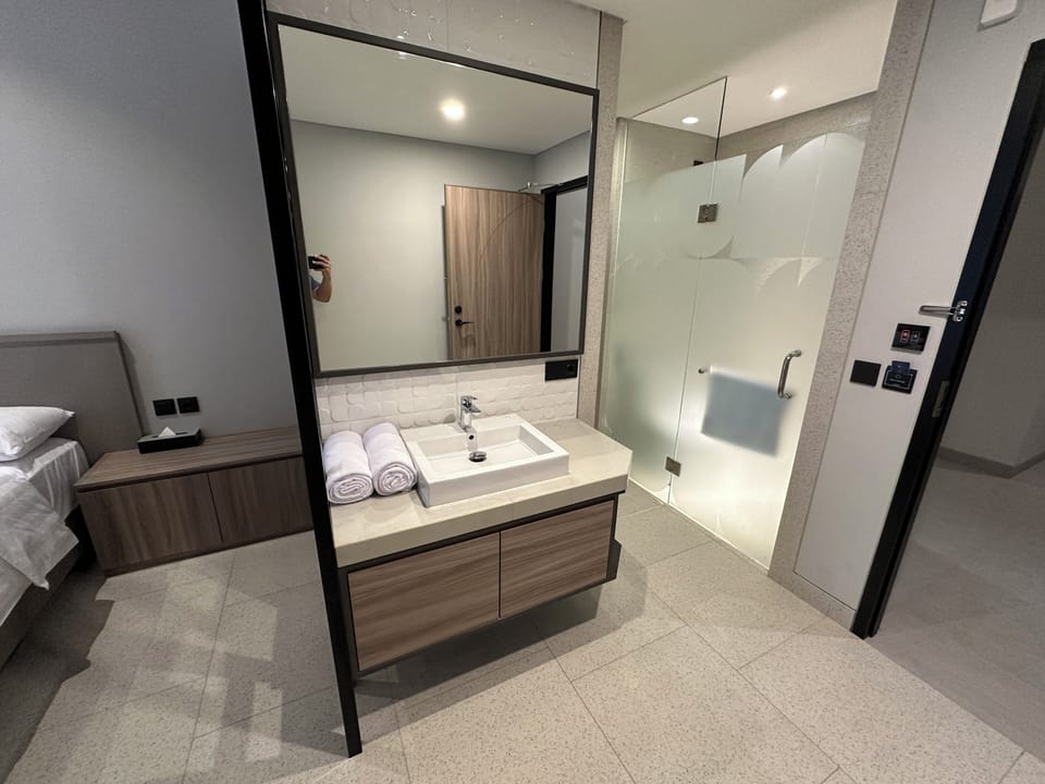 Grand Room, Balcony | Bathroom | Shower, free toiletries, hair dryer, slippers