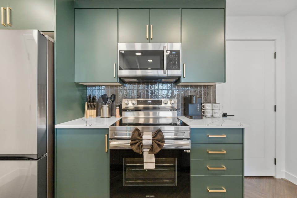 Secure & Well-Maintained Building
Enjoy peace of mind in a professionally managed, well-kept condo community.