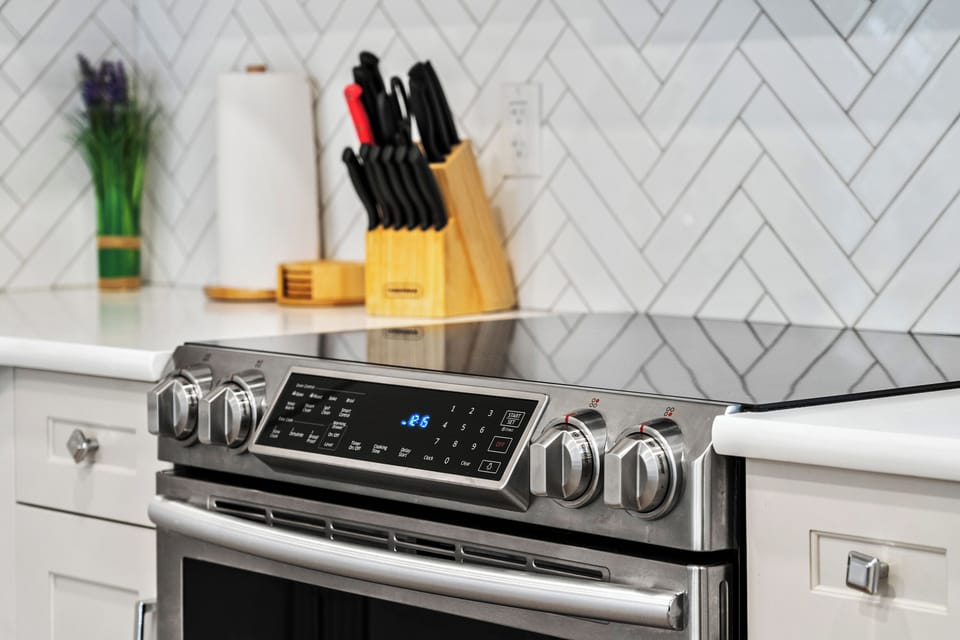 Starter Kitchen Essentials Provided: The kitchen is stocked with basic starter items such as coffee, salt, pepper, cooking oil, paper towel, dishwasher pods, and garbage bags. Typically enough for about one week of use.