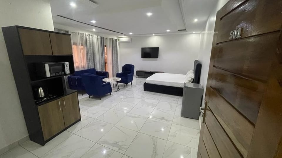 Suite, Mixed Dorm, Balcony, City View | Soundproofing, free WiFi