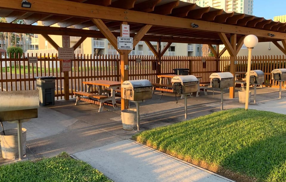 Awesome Outdoor Amenity Area