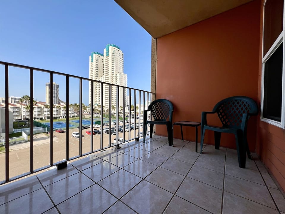 Great Balcony Area to Breathe in those Beach Breezes