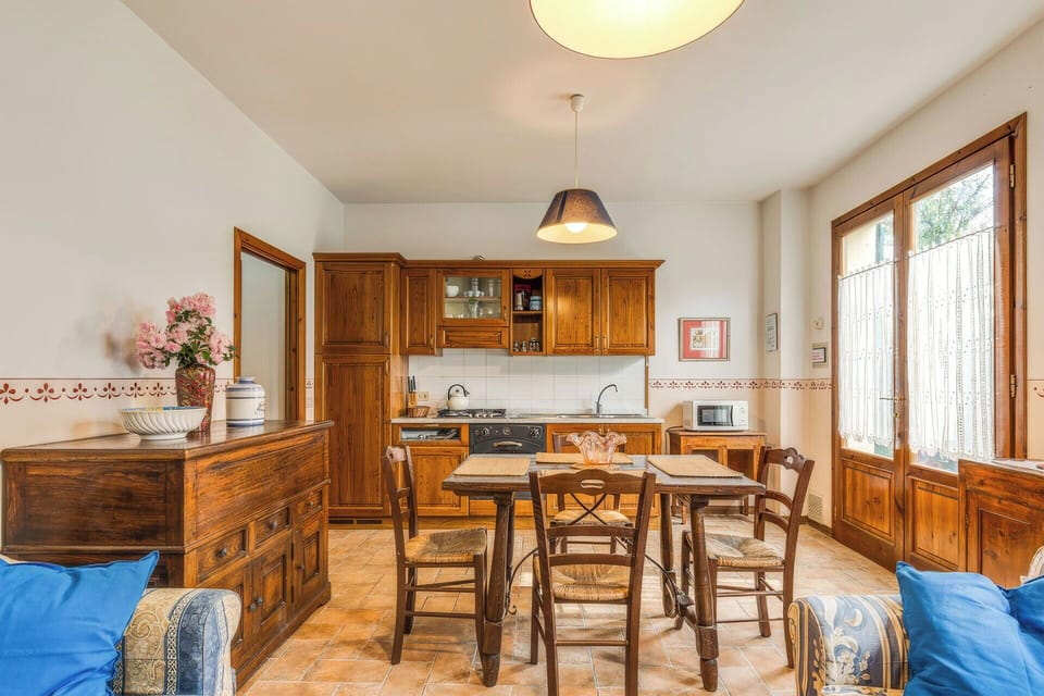 Furniture, Interior Design, Flooring, Wood, Cabinetry, Ceiling, Floor, Room, Cupboard, Lighting