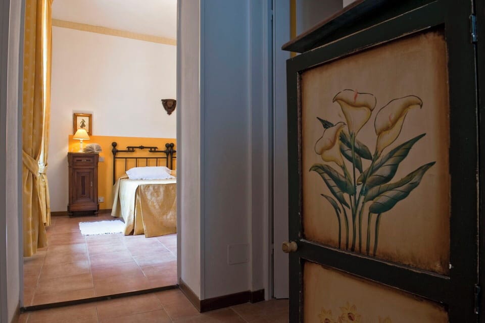 Wall, Wood, Interior Design, Flooring, Furniture, Floor, Lighting, Room, Door, Bedroom