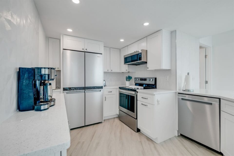 Full kitchen
