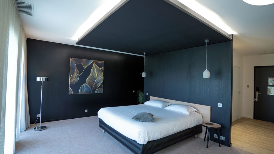 Superior Double Room, Garden View | Individually decorated, individually furnished, desk, laptop workspace