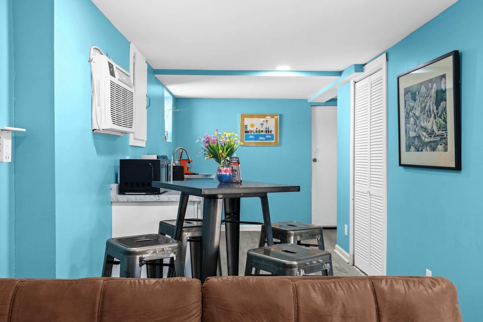 Dining Area: Cozy space to dine