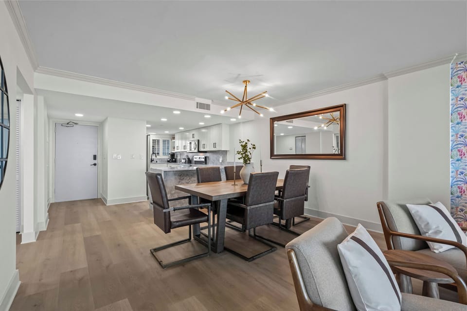 Dining/Kitchen Areas
