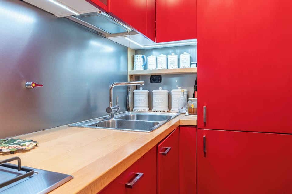 Apartment, City View | Private kitchen | Fridge, oven, stovetop, dishwasher