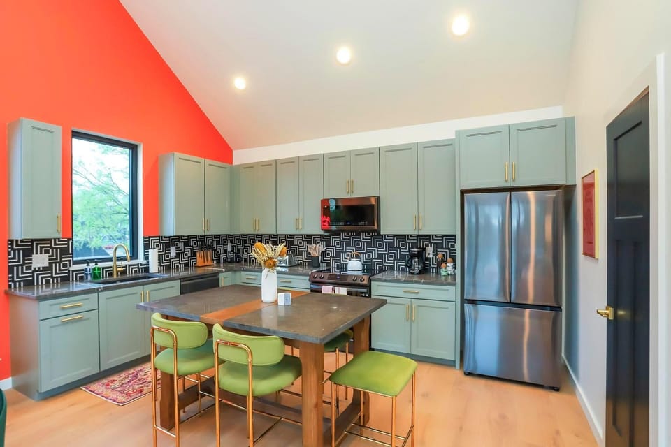 Fully Stocked Kitchen: Brand New Everything!