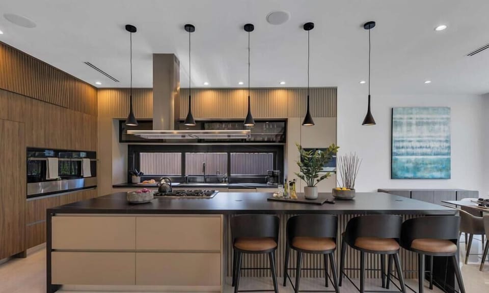 Fully Equipped Chef's Kitchen