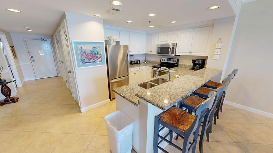 Condo, 3 Bedrooms | Private kitchen | Coffee/tea maker, fridge, oven, toaster