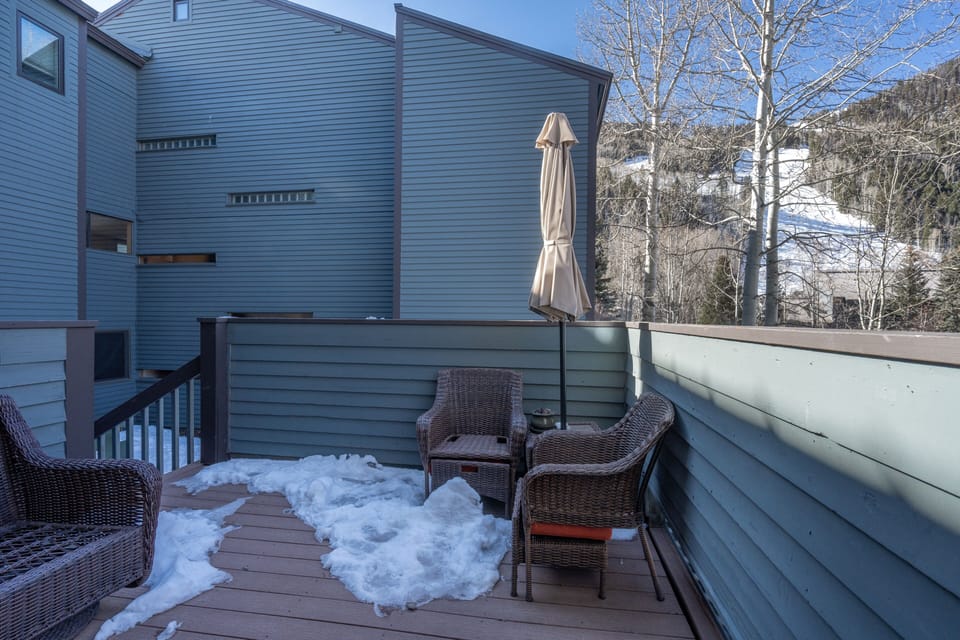 Condo, 2 Bedrooms | Property grounds