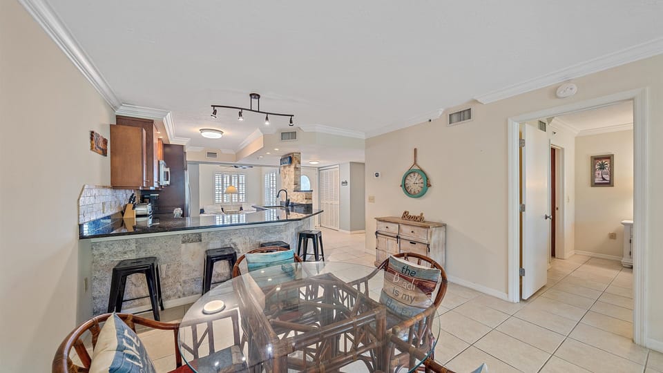 Condo, 1 Bedroom | Dining