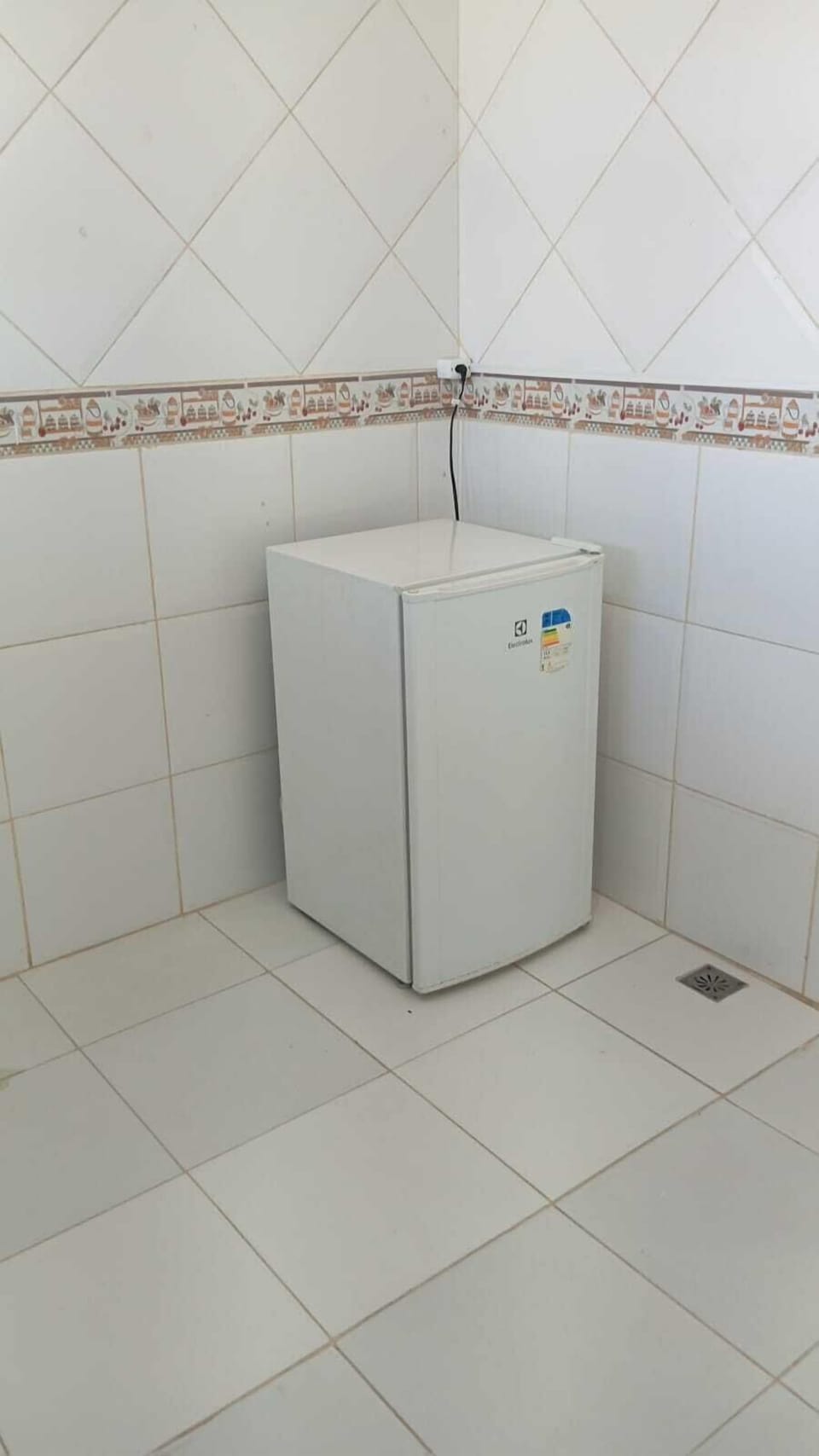 Basic Apartment, City View | Private kitchen | Mini-fridge, microwave, cookware/dishes/utensils, dining tables