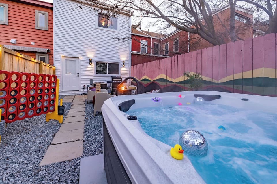 Unwind in the steamy hot tub, challenge your friends to a game of Connect 4, or cozy up by the fire. 🔥