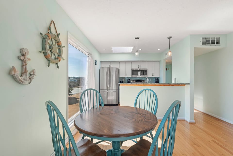 DU307A: Delightful Diversion | Dining Area