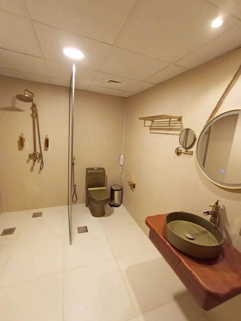 Standard Double Room, Courtyard View | Bathroom | Shower, rainfall showerhead, free toiletries, hair dryer