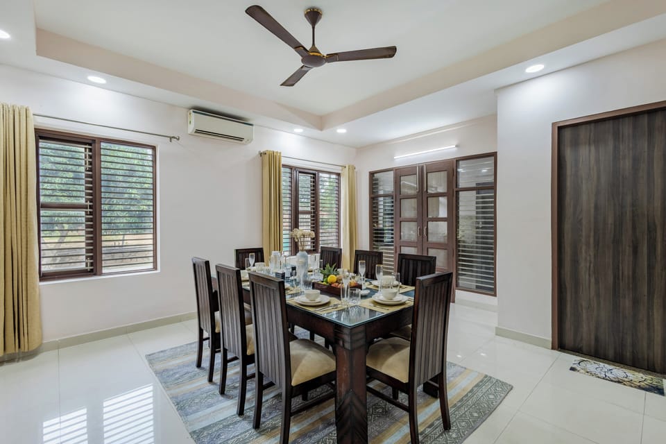 Luxury Villa, 5 Bedrooms, Balcony, Garden View | Dining room