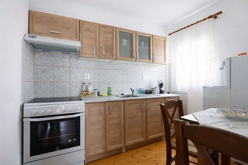 Kitchen Space – Fully Equipped with Wooden Cabinets and Appliances