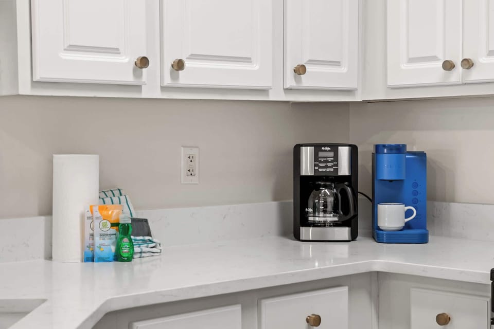 Both a traditional coffee maker & Keurig are included!